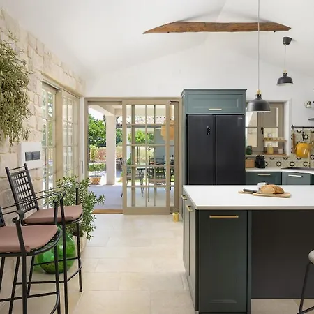 Villa Stancija 47- Exclusive Adults Getaway With Included Fiat 500c Cabrio By Istrialux Bibici