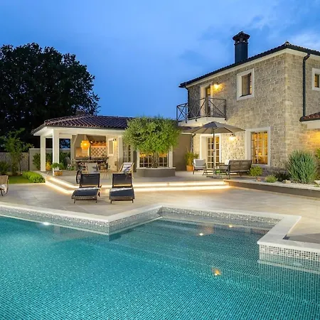 Stancija 47- Exclusive Adults Getaway With Included Fiat 500c Cabrio By Istrialux Villa *