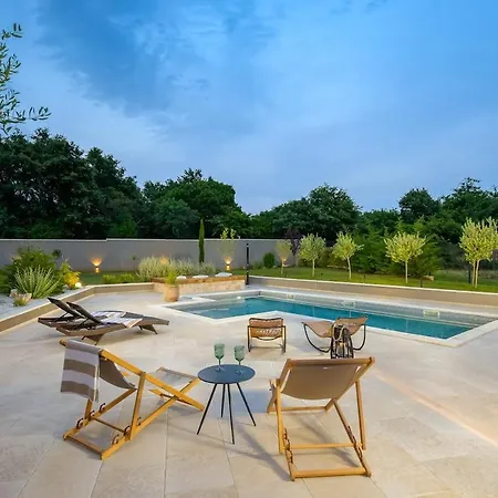 Stancija 47- Exclusive Adults Getaway With Included Fiat 500c Cabrio By Istrialux Villa