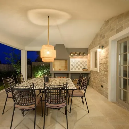 Villa Stancija 47- Exclusive Adults Getaway With Included Fiat 500c Cabrio By Istrialux Bibici