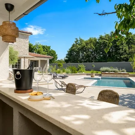 Villa Stancija 47- Exclusive Adults Getaway With Included Fiat 500c Cabrio By Istrialux Bibici