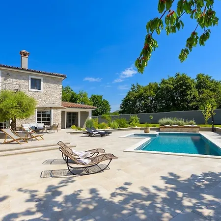 Stancija 47- Exclusive Adults Getaway With Included Fiat 500c Cabrio By Istrialux Villa Bibici